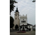 Farský kostol so zvonicou